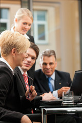 Business - Besprechung in einem Büro