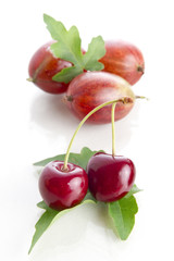 kirschen und stachelbeeren