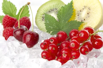 Rolgordijnen fruit op ijs © fotograf-halle.com