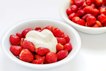 bowl of fresh strawberries and cream