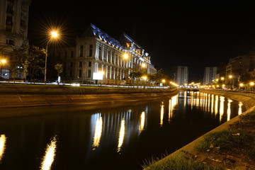 Fototapeta na wymiar Pałac Sprawiedliwości Bukareszcie