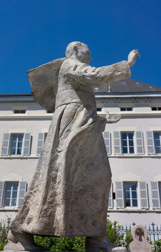 statue du pape Jean Paul II &agrave; Fourvi&egrave;re