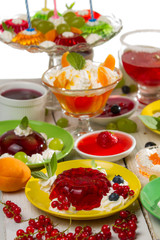Various kinds of desserts made ​​of jelly and fruit