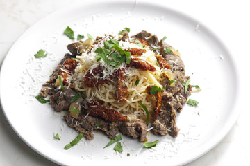 spaghetti with beef meat and dried tomatoes