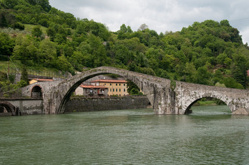 Fototapeta na wymiar Garfagnana, Ponte della Maddalena 2