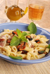 PENNETE  CON FRUTTI DI MARE E VINO