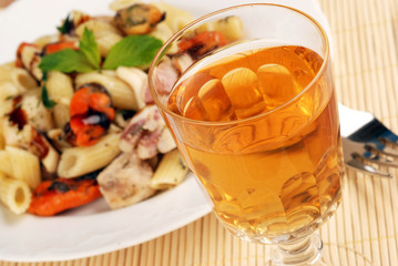 VINO E PASTA CON PESCE