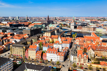 Fototapeta na wymiar Aerial View na dachach i kanałach w Kopenhadze, w Danii