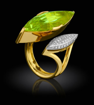 Golden ring with diamond