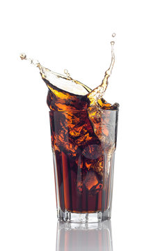 splash in glass of cola with ice cubes
