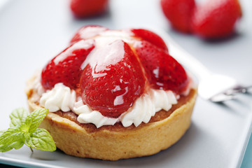 strawberry cream cake