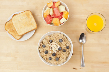 Organic Cooked oatmeal with blueberries