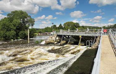 Weir and sluice gate on the River Thames
