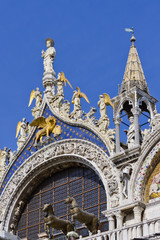 Fototapeta na wymiar Architectural fragment. Bazylika Świętego Marka. Wenecja, Włochy
