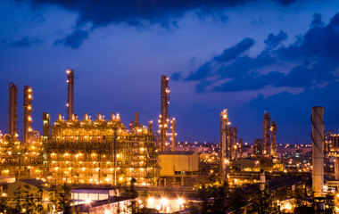 Plakat Beautiful Petrochemical plant at night