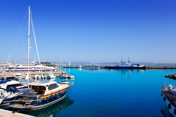 Fototapeta na wymiar Formentera wyspa port z łodzi w La Savina