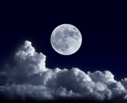 Full moon at its perigee during the supermoon of May 5, 2012