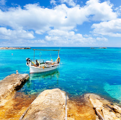 Fototapeta na wymiar Els Pujols plaża w Formentera