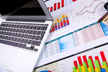 Obraz premium Financial papers on the table