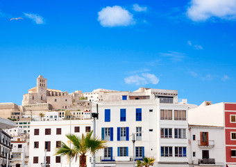 Fototapeta na wymiar Miasto Ibiza Ibiza z kościoła pod błękitne niebo
