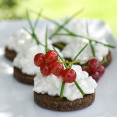 Vollkornbrot mit Frischkäse