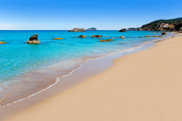Fototapeta na wymiar Aiguas Biała Woda białe Ibiza beach