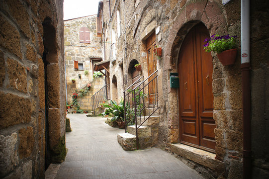 Fototapeta typical italian narrow street