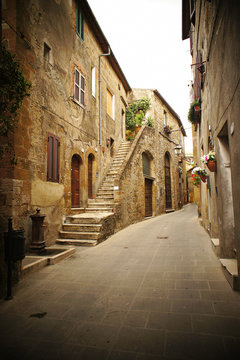 Fototapeta typical italian narrow street