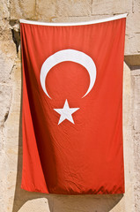Drapeau turc sur un mur