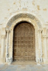 Porta di entrata facciata principale Cattedrale di Trani