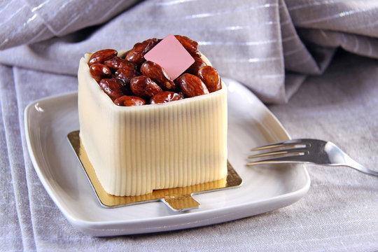 Mini-Torte Images – Browse 11 Stock Photos, Vectors, and Video | Adobe ...