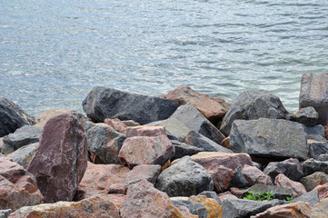Камни на пляже в Ильичевске