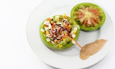 Ensalada de tomate relleno