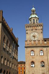 Fototapeta na wymiar Bologna, wieża zegarowa, budynek Accursio