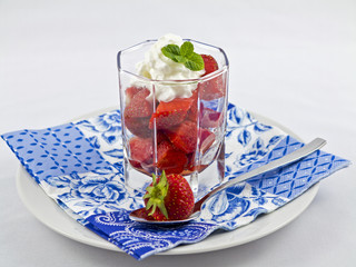 Erdbeeren mit sahne und rum