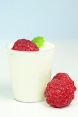 Raspberries with a fresh cream dip dessert