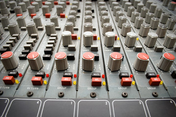 sound mixer console