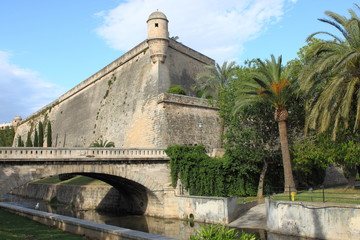 Fototapeta na wymiar Baluard Fortress w Palma de Mallorca