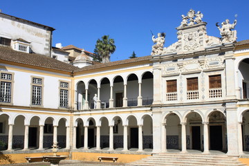 Fototapeta na wymiar Uniwersytet w Evora, Portugalia