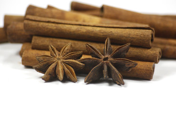 badianes et cannelle