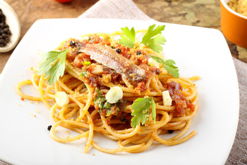 Pasta with anchovies, tomatoes, garlic and breadcrumbs