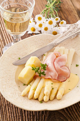 Spargel mit schinken