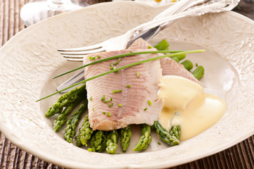 Fischfilet mit Spargel