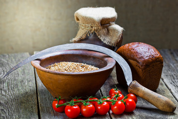 Composition of milk on the bread, the old background