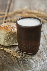 Composition of milk on the bread, the old background
