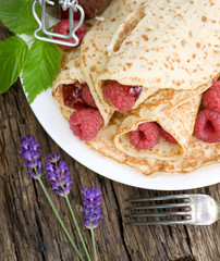 Crêpe mit Himbeeren