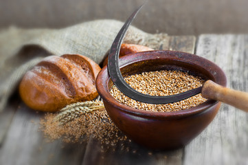 Composition of milk on the bread, the old background