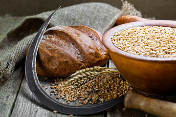 Composition of milk on the bread, the old background