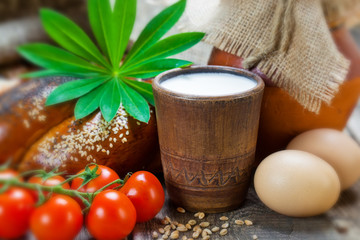 Composition of milk on the bread, the old background
