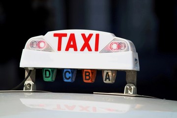 Lumineux de taxi allumé rouge : ' occupé '